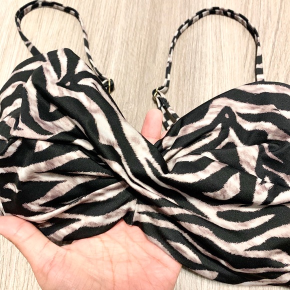 H&M zebra print bikini top size 36C - Picture 2 of 6